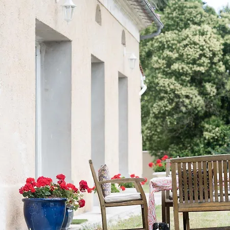 Le Manoir De La Riviere Bed & Breakfast