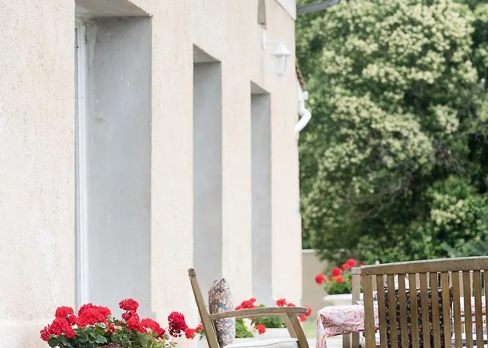 Le Manoir De La Riviere Bed & Breakfast